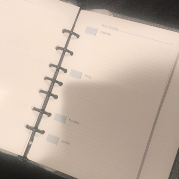 Brand new At a Glance Undated weekly monthly planner - Picture 7 of 9